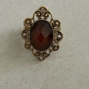 Women’s vintage Avon ring. Antique style adjustable beautiful red gemstone.